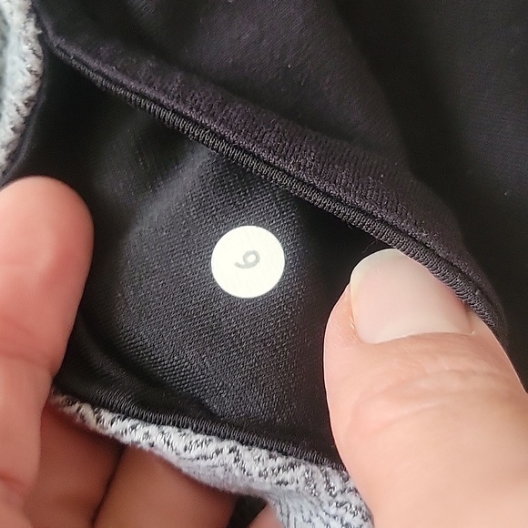 Lululemon size 6 herring bone leggings - Picture 2 of 8